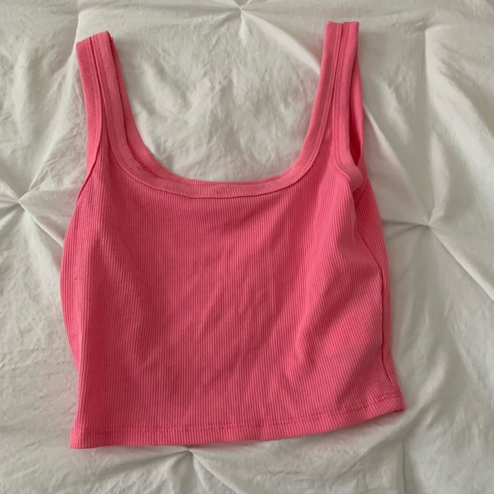 pink tank top